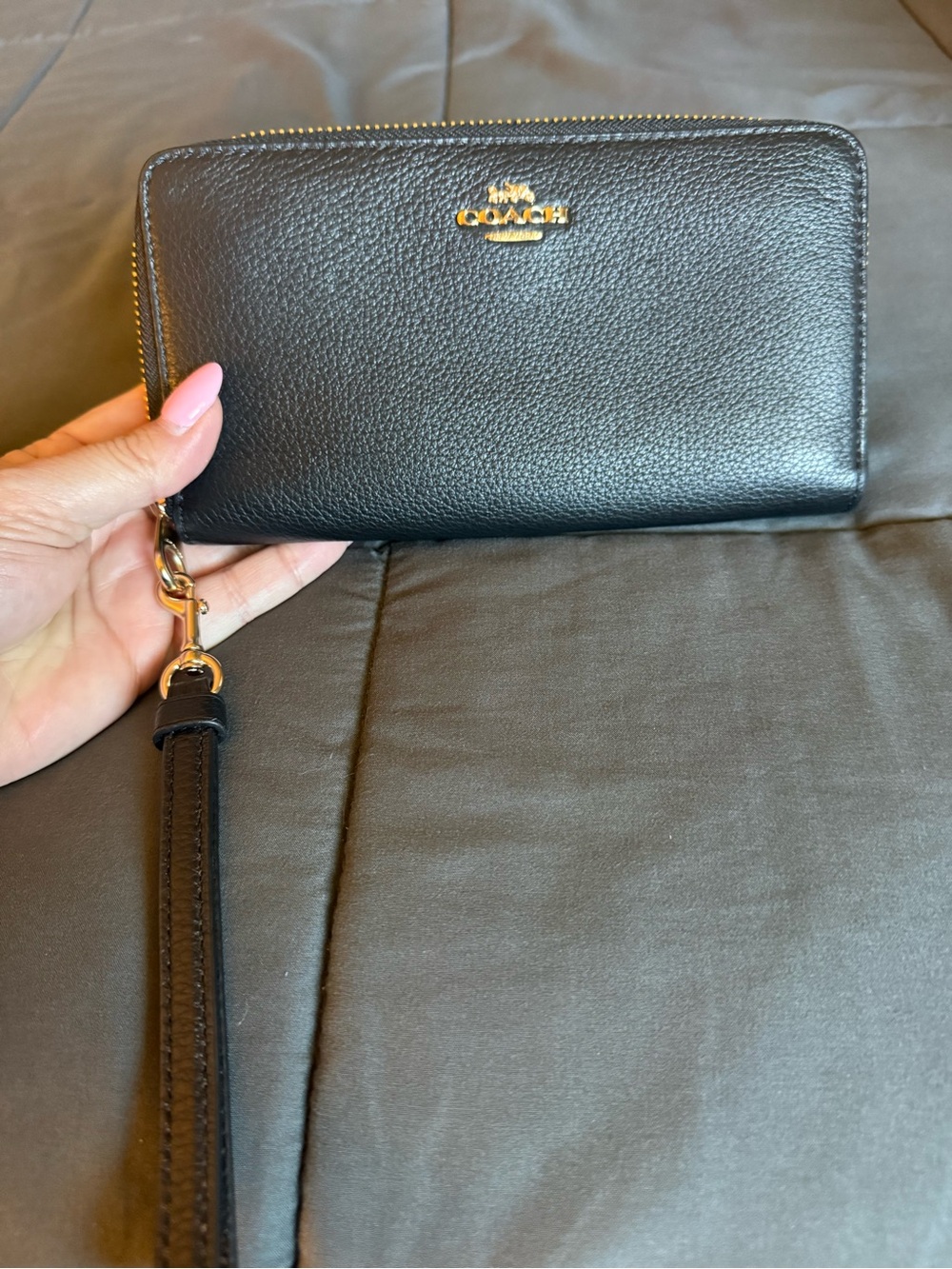 Large Black Pebble Leather Zip Coach Wallet - Picture 2 of 6